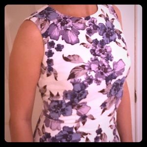 Hugging floral dress